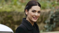 Aγνώριστη η ηθοποιός Μπεργκιουζάρ Κορέλ – Έγινε ξανθιά