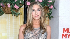 Τζένιφερ Άνιστον: «Ο Άνταμ Σάντλερ κάθε χρόνο στη Γιορτή της Μητέρας μου στέλνει λουλούδια»