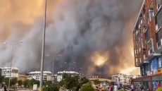 Φωτιά στην Τουρκία: Άνοιξαν ξανά τα Δαρδανέλια