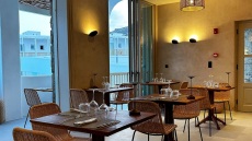 Sibá: Η νέα εστιατορική άφιξη στην παραλία Ελιά της Μυκόνου