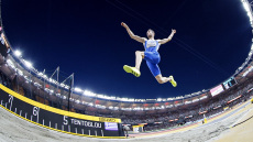 Μίλτος Τεντόγλου: Έκανε ξανά τον κόσμο να μιλήσει ελληνικά - Ένας συγκλονιστικός αγώνας από έναν αθλητή μύθο