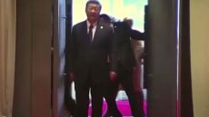 BRICS: Η στιγμή που φρουροί ακινητοποιούν τον μεταφραστή του Κινέζου προέδρου επειδή... τους φάνηκε ύποπτος