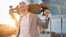 Γήρανση: Πώς θα φαίνεστε νεότεροι από όσο είστε – Τέσσερις τρόποι να «κερδίσετε» 15 χρόνια ζωής