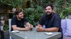 Δ. Σαμουράκης vs Γκ. Ξενάκης: Το λαδερό θέλει καλό ελαιόλαδο, τσιγάρισμα, ξεκούραση και ψυγείο, να τραβήξει τη σάλτσα και να μελώσει