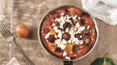 «Φρουτάλια» με λουκάνικα Τζουμαγιάς, πατάτες και κολοκυθάκια