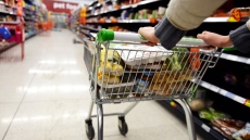 Βουλή: Ψηφίστηκε η τροπολογία με τα τρία μέτρα ενάντια στην ακρίβεια