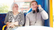 Σας «ανεβάζουν την πίεση» όσοι μιλούν δυνατά ή περπατούν αργά; Δέκα σούπερ εκνευριστικές καθημερινές καταστάσεις