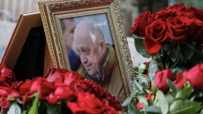 Πριγκόζιν: Με λουλούδια και ποίηση αποχαιρετούν τον «ατρόμητο πολεμιστή» - Δείτε φωτογραφίες