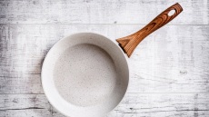 Καθαρίζουμε εύκολα και γρήγορα τα κεραμικά μας σκεύη