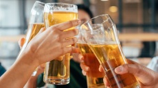 Oύζο ή μπίρα: Τι προτιμούν οι αναγνώστες του Olivemagazine.gr