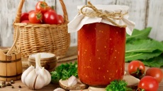 Όλα τα tips για να αιχμαλωτίσουμε στο βάζο τη νοστιμιά της ντομάτας