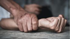 Ηράκλειο: Προφυλακιστέοι δύο Πακιστανοί για ομαδικό βιασμό 27χρονου