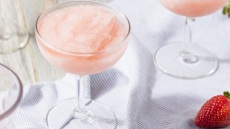 Απολαμβάνοντας τις πρώτες μέρες του Σεπτέμβρη με ένα ποτήρι Frosé