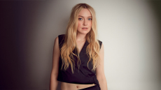 Ντακότα Φάνινγκ - «Όλοι χρειαζόμαστε έναν ήρωα που θα μας σώσει»