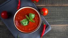 4 μύθοι και αλήθειες για το μαγείρεμα της ντομάτας