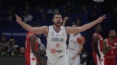 Μιλουτίνοφ για την πρόκριση στον τελικό του Μουντομπάσκετ: «Αυτή είναι η απάντηση του σερβικού μπάσκετ» - Βίντεο 