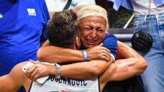 Μουντομπάσκετ: Το κλάμα της μητέρας του Μπογκντάνοβιτς μετά την πρόκριση της Σερβίας στον τελικό - Δείτε φωτογραφίες