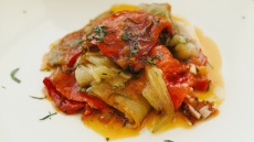 Πιπερονάτη: το πεντανόστιμο λαδερό του Σωτήρη Ευαγγέλου, που σερβίρεται στο Salonica