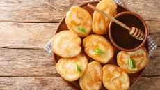 Φτιάχνουμε γλυκές τηγανίτες με 9 διαφορετικούς τρόπους