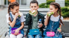 Lunch box στο σχολείο: Φτιάχνουμε μαζί με τα παιδιά μας τα καλύτερα σνακ