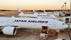 Ιαπωνία: H «Japan Airlines» επιτρέπει στους επιβάτες της να ταξιδέψουν χωρίς… ρούχα