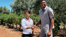 Αντετοκούνμπο: Τα αδέλφια αφήνουν για λίγο το μπάσκετ για να περιηγηθούν στους... αμπελώνες Μπουτάρη