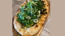 Ένα πιάτο που αξίζει να δοκιμάσετε: H λαδόπιτα με χόρτα του Taverna