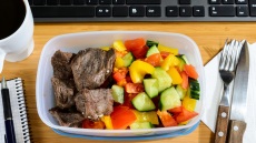 16 φαγητά που θα φτιάξουμε το Σαββατοκύριακο για το ταπεράκι του γραφείου