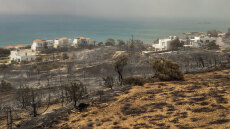 Εξάμηνη αναστολή πλειστηριασμών και κατασχέσεων για τους πυρόπληκτους