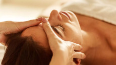 Πονοκέφαλος: Tέσσερις δοκιμασμένες και απλές κινήσεις που προσφέρουν άμεση ανακούφιση