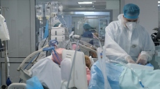  Κορωνοϊός: 39 νεκροί και 25 διασωληνωμένοι την τελευταία εβδομάδα – Αυξήθηκαν οι εισαγωγές