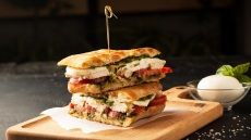 «Μούσκεψε» το σάντουιτς στο ψυγείο; Αυτά είναι τα μυστικά για να μείνει τραγανό και αφράτο