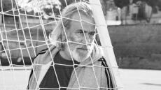 Γιώργος Νινιός: Διηγείται τις ιστορίες ενός τερματοφύλακα στη σκηνή του θεάτρου Σταθμός