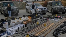 Κόσοβο: Στη δημοσιότητα τα όπλα που κατασχέθηκαν στο πεδίο των συμπλοκών