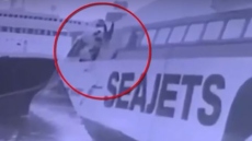 Πειραιάς: Η μαρτυρία των δύο ναυτών που έπεσαν στη θάλασσα ενώ έκαναν εργασίες - «Ένιωθα τον θάνατο, ζούμε από θαύμα»