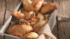 24 συνταγές για πεντανόστιμα πιτάκια για ορεκτικά ή σνακ