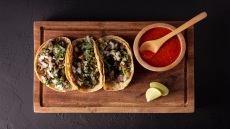 Όλα τα μυστικά των tacos και 8 συνταγές για να φάμε σαν Μεξικάνοι στο σπίτι μας