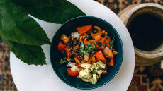 Αντιγήρανση: Τι να βάλουμε στο πιάτο μας αν θέλουμε να μείνουμε για πάντα νέοι