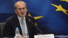 Χατζηδάκης: Πρόσθετα έσοδα 2 δισ. ευρώ από τη φοροδιαφυγή - Κανένα έλεος σε όσους αισχροκερδούν