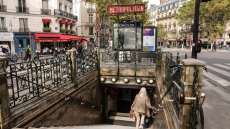 Γαλλία: Το Παρίσι βάζει σκύλους να «ξετρυπώσουν» τους κοριούς σε τρένα και μετρό