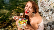 Δέρμα με ακμή: Η διατροφή που το απαλλάσσει – Τα τρόφιμα προς αποφυγή