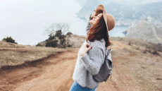 Silent walking: Η νέα μόδα του TikTok που καταπολεμά το στρες