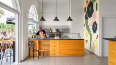 Pickaboo Eatery: μοντέρνο street food με κρητικό χαρακτήρα στην παραλία του Ρεθύμνου