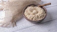 Πανάρισμα με νιφάδες κινόα: Γιατί να το δοκιμάσετε