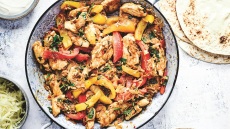 Μεξικάνικο κοτόπουλο με τορτίγιες