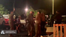 Πόλεμος στο Ισραήλ:  Χασιδιστές στρατιώτες τραγουδούν και χορεύουν με τα όπλα στον αέρα - Βίντεο