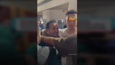 Πόλεμος στο Ισραήλ: Γιατρός στη Γάζα ξεσπά, αντικρίζοντας νεκρούς στο νοσοκομείο τον πατέρα και τον αδερφό του (βίντεο)