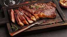 Το απλούστατο μυστικό για τρυφερή μπριζόλα μια για πάντα