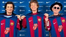 Rolling Stones: Μικ Τζάγκερ, Κιθ Ρίτσαρντς και Ρον Γουντ φωτογραφίζονται με τη φανέλα της Μπαρτσελόνα, που έχει πάνω τη θρυλική «γλώσσα» τους