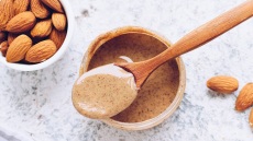 Σπιτικό αμυγδαλοβούτυρο σε 15 λεπτά; Και όμως γίνεται!